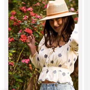 NEW Ciao Lucia Bellissa Top Embroidered Sz S